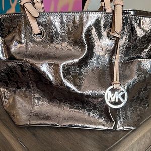 Michael Kors nickel shiny MK tote
